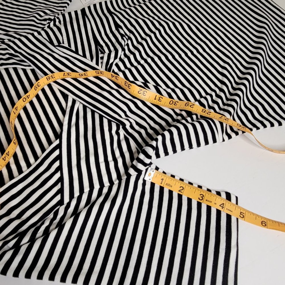 Elle, size L, front wrapped, mid-length sleeve, knit top blk/wht stripe. NWOT. - Picture 6 of 12